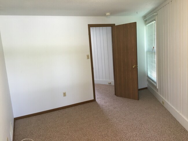 Bonus Room Pic 1 - 800 Village Dr