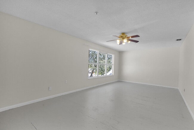 Building Photo - 8888 SE Colony St