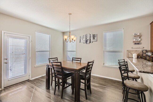 Building Photo - HALF OFF First Month Rent: 3 Bed/2.5 Bathroom~ Multiple Living Spaces~ Located near Lackland AFB!