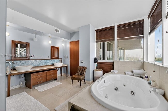 Building Photo - 450 Alton Rd