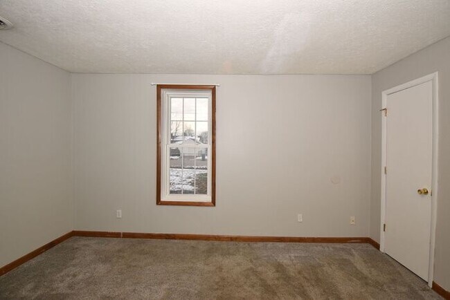 Building Photo - MIshawaka near Universities and shopping