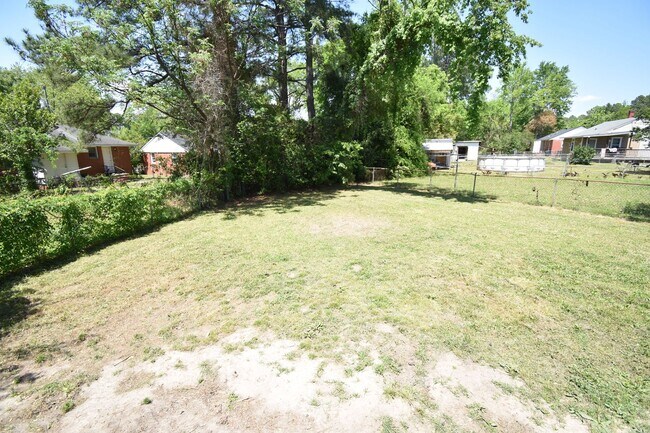 Building Photo - 486 McBain Dr