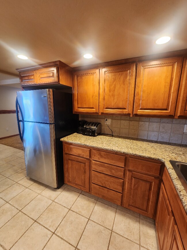 Building Photo - Bayview Lakeside Charmer