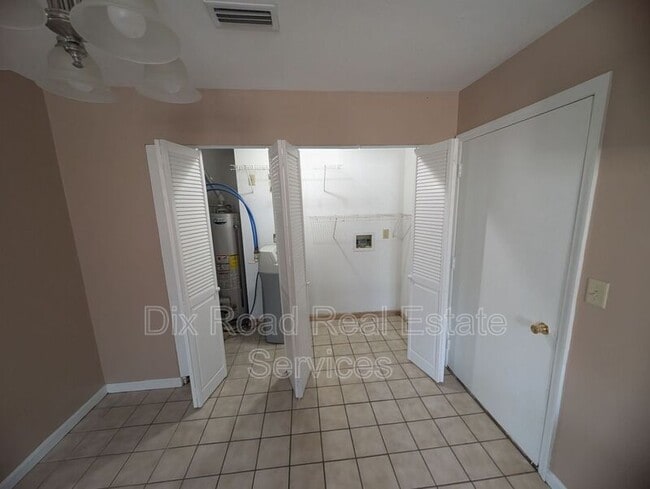 Building Photo - 8881 Davidgate Dr