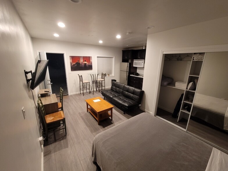 Building Photo - 21366 Mission Blvd