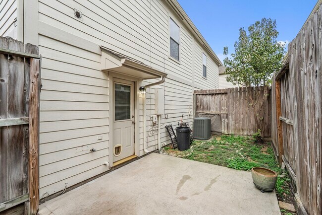 Building Photo - 1710 Redwing Cove Dr