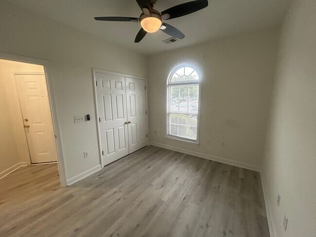 Building Photo - 129 Ashley Park Dr