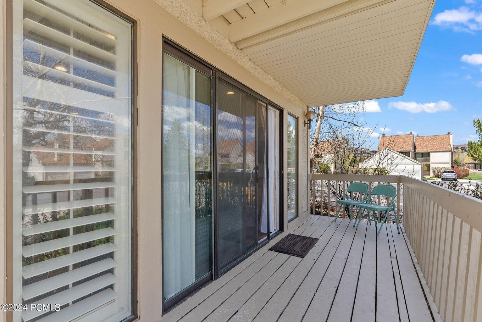 Front deck entry - 36 Racquet Club Dr