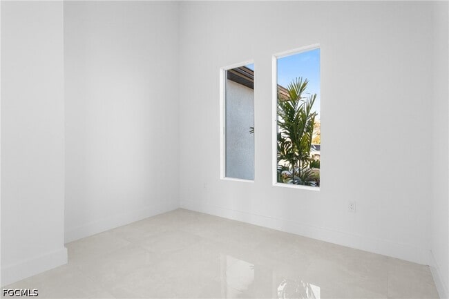 Building Photo - 1026 Nelson Rd N