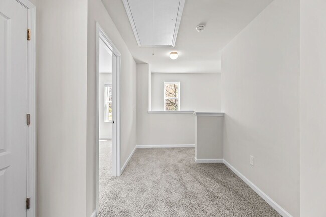 Building Photo - 705 Conductor Ct