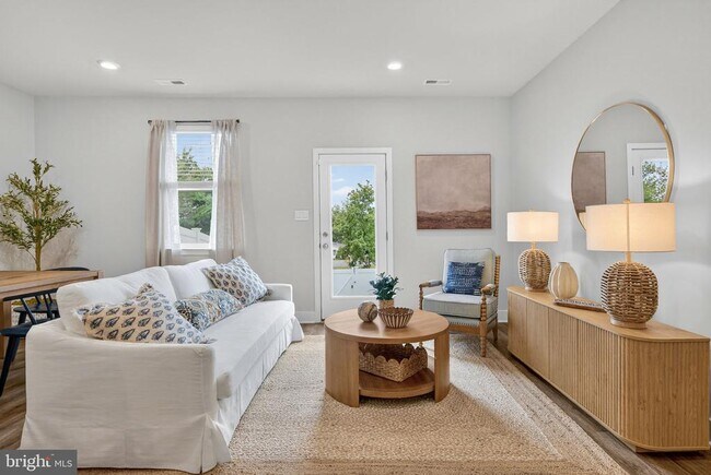 Building Photo - 37 Wisdom Ln