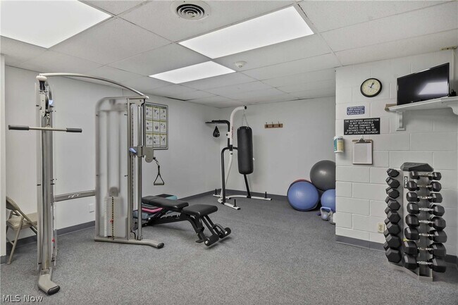 Building Photo - 12500 Edgewater Dr