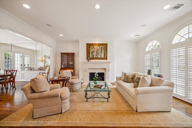 Building Photo - 2214 Potomac Dr