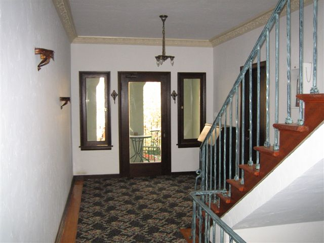 Building Photo - 415 N Sycamore Ave