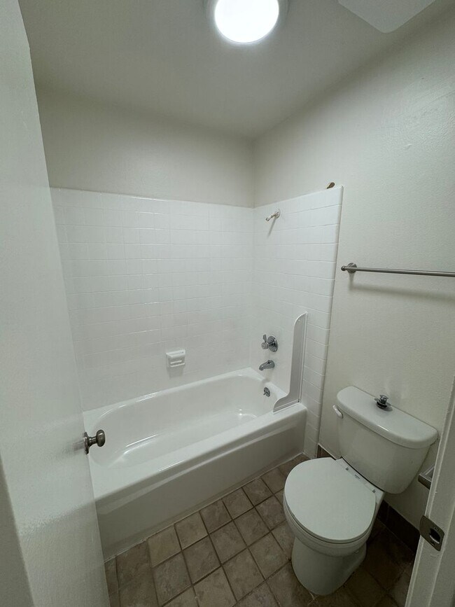 Building Photo - 7434 Mesa College Dr