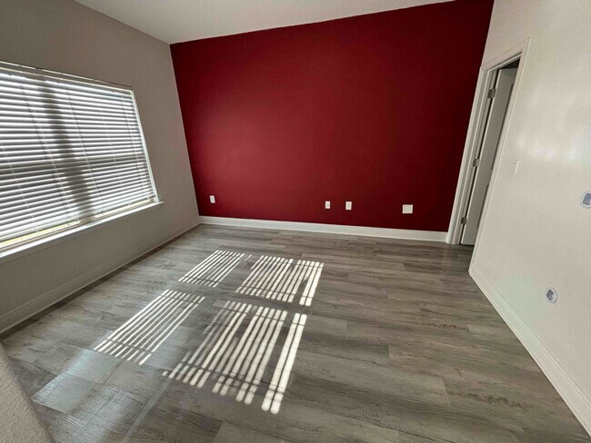 Building Photo - 5747 Periwinkle Ln