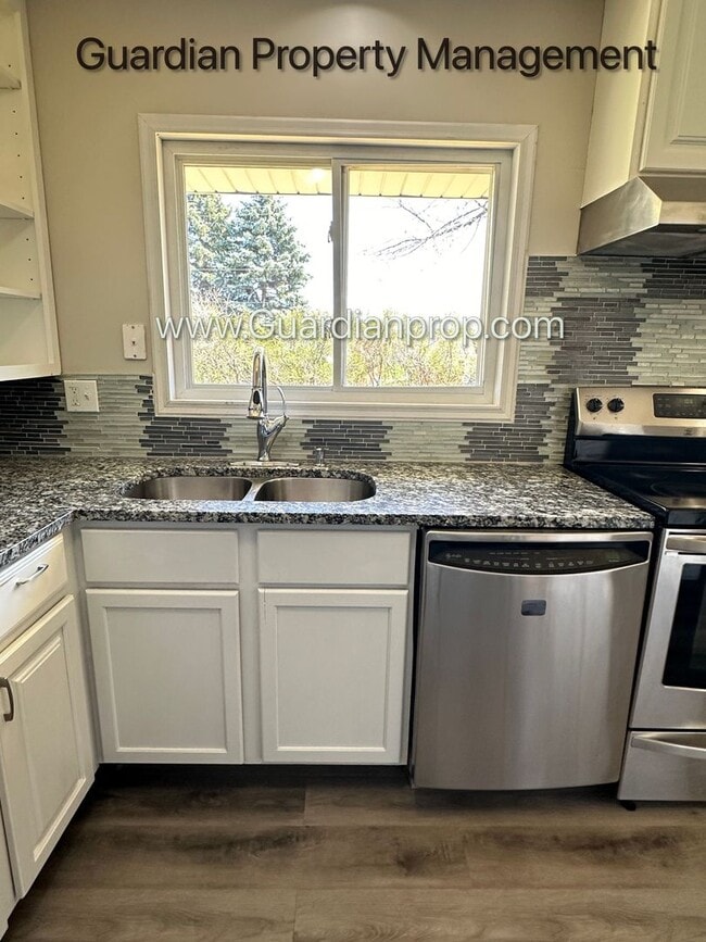 Building Photo - Champlin Single Family Home, Large Fenced Yard, Deck, 2 Car Garage,  Video Tour