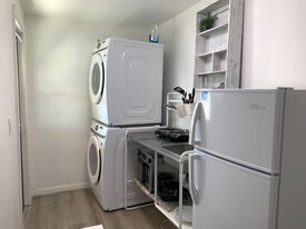 Building Photo - 2131 Arthur St