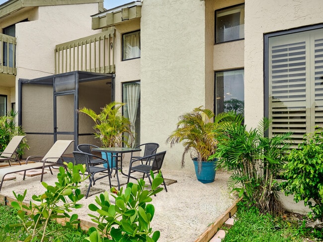 Building Photo - 6040 Glendale Dr