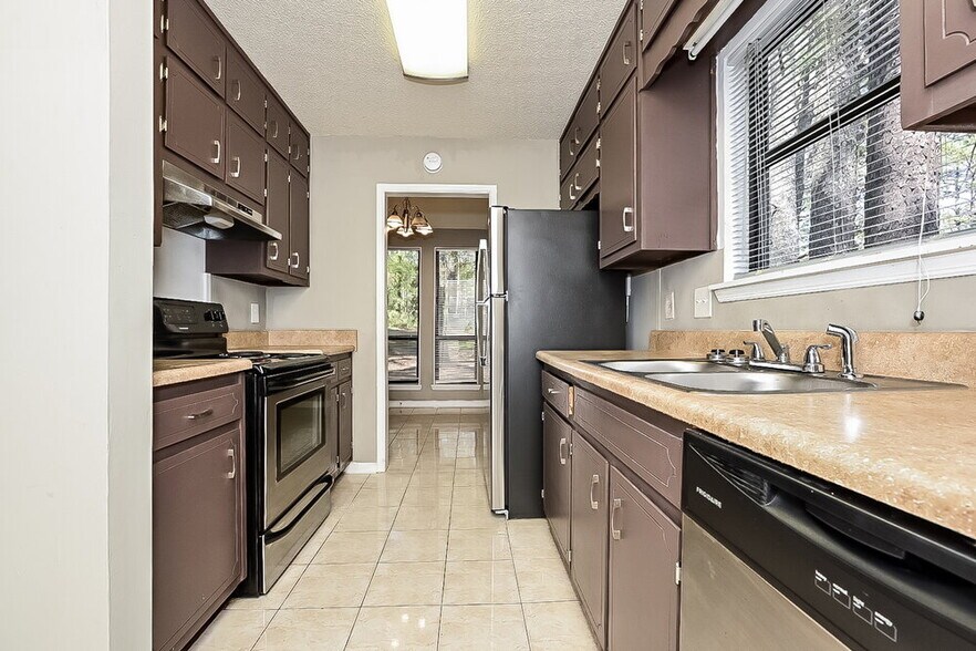 Building Photo - 8607 Forest Pointe Ct