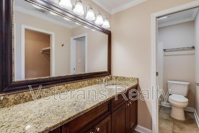 Building Photo - 2135 Baywood Dr