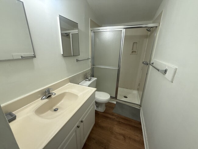 Building Photo - 1009 Hampton St NW