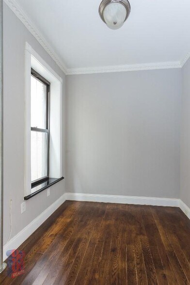 Building Photo - 314 E 106th St