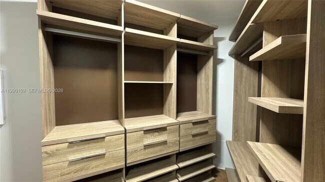 Building Photo - 20000 E Country Club Dr