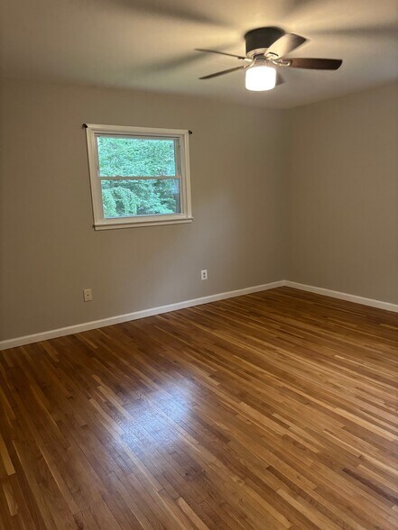 Building Photo - 5615 Heming Ave