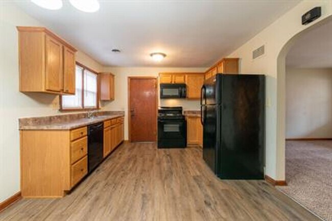 Building Photo - Great Springfield Location! 2 Bed / 1 Bath