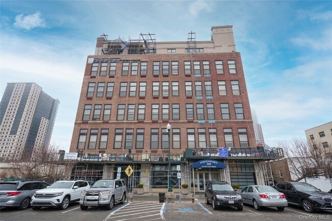 Building Photo - 25 Leroy Pl