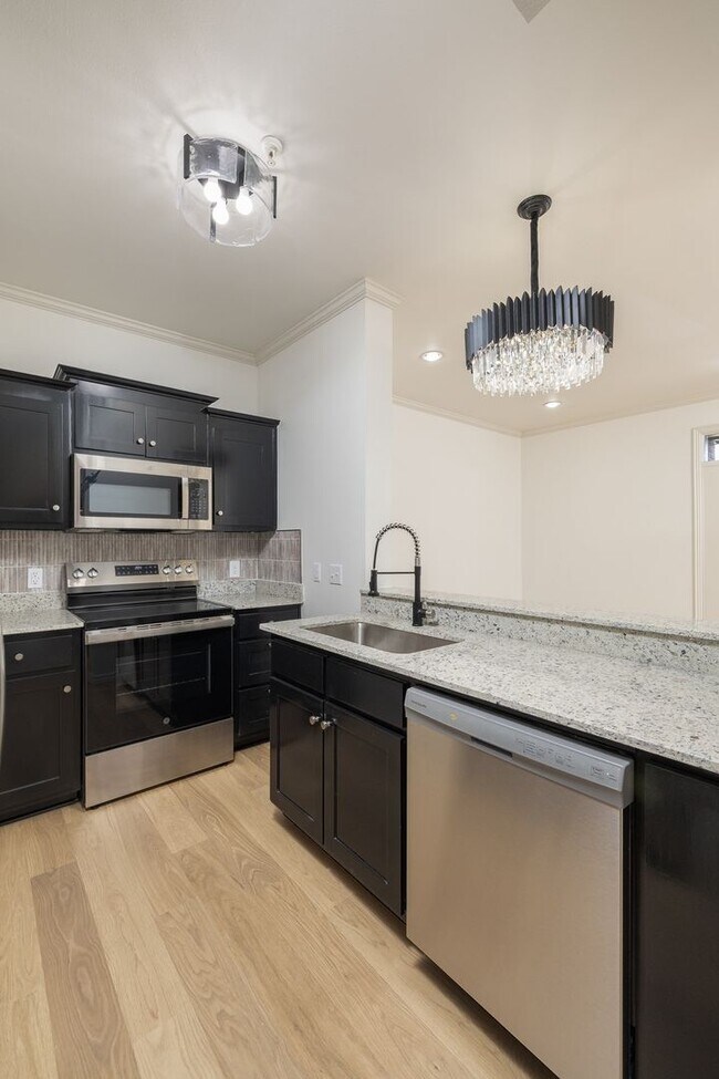 Building Photo - 1115 N Leverett Ave