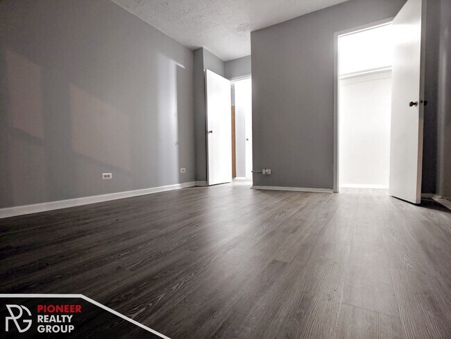 Building Photo - 7333 N Ridge Blvd