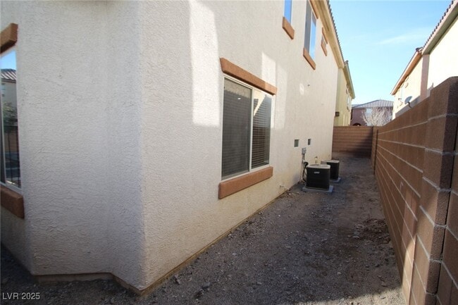 Building Photo - 8952 Gray Quail Ct