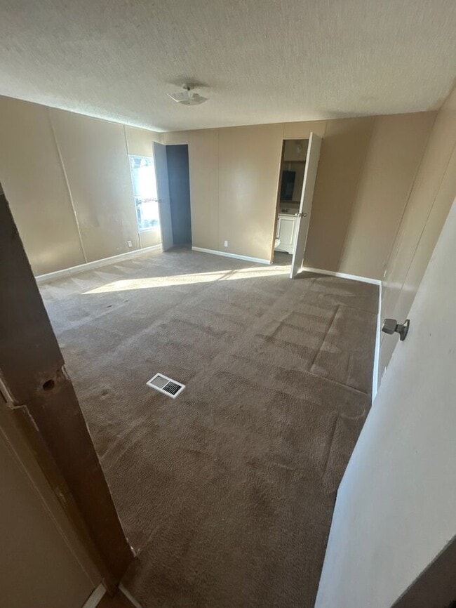 Building Photo - Newly Remobile Home For sale