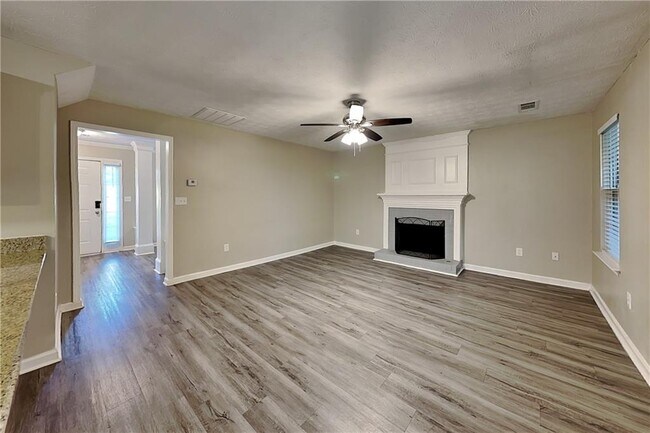 Building Photo - 1357 Lamont Dr SW