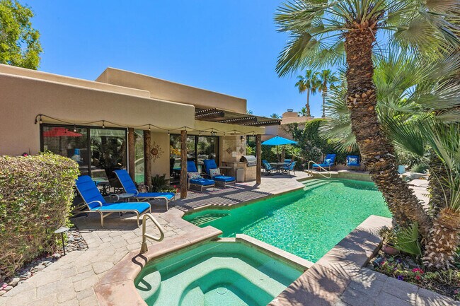 Building Photo - 76900 Avenida Fernando
