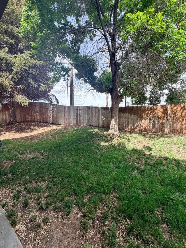 Building Photo - 3 Bedroom Townhouse