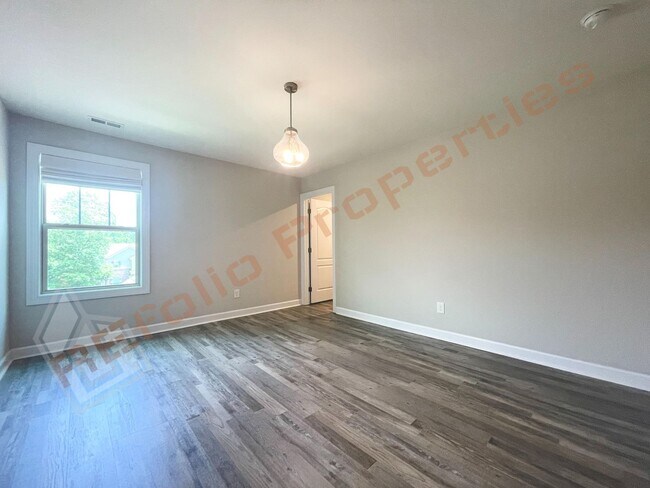 Building Photo - Gorgeous 5 Bedroom Home with First Floor In-law Suite & 3 Car Garage, Golf Course, Pool, Tennis a...