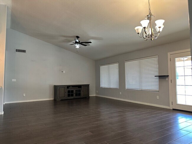 Building Photo - STUNNING 3 bed/2 bath remodel in Chandler ...