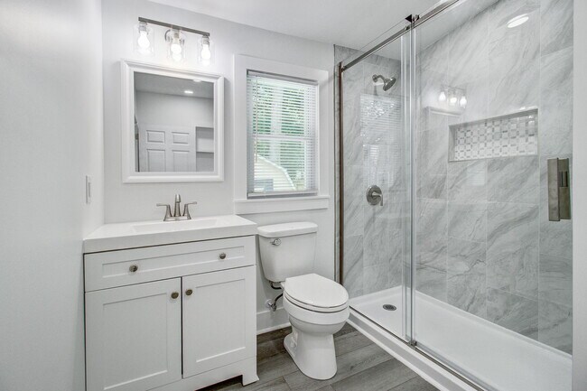 Building Photo - 816 E Estates Blvd