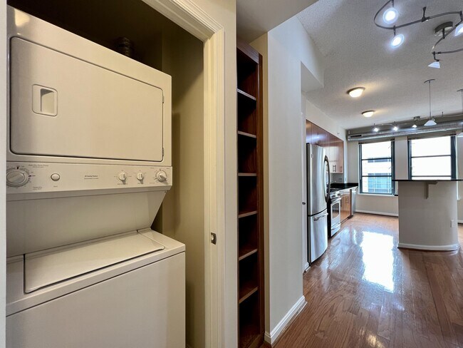 Building Photo - 1390 Kenyon St NW