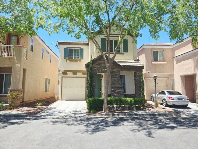 Building Photo - CHARMING 2 BED/ 2 BATH HOME WITH LOFT LOCATED IN LAMPLIGHT GARDENS!