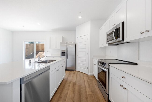 Building Photo - 3685 Vestland Ct