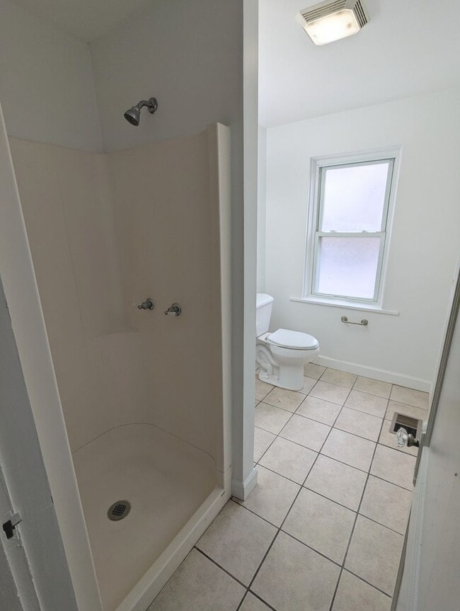 Building Photo - Win4027