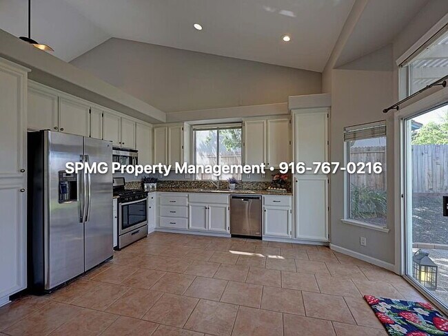 Building Photo - Beautiful 4BR/3BA Home in Rocklin 3-Car Garage & Low-Maintenance Backyard