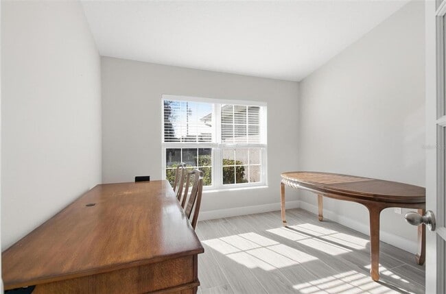 Building Photo - 8 Creek Ct