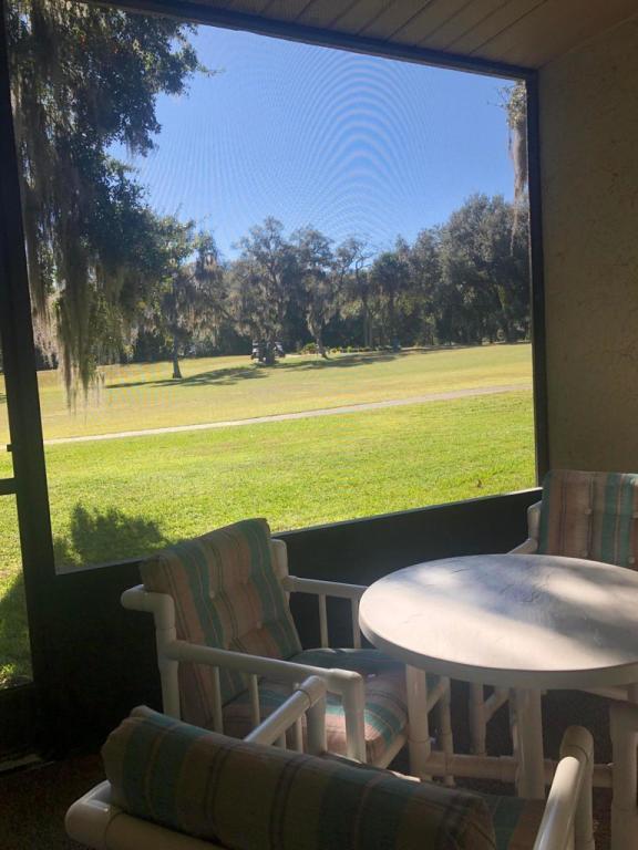 Building Photo - 1209 Country Club Dr