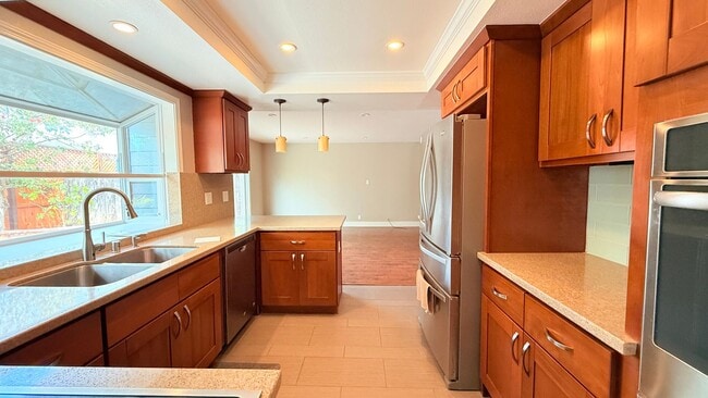 Building Photo - 151 Capetown Dr