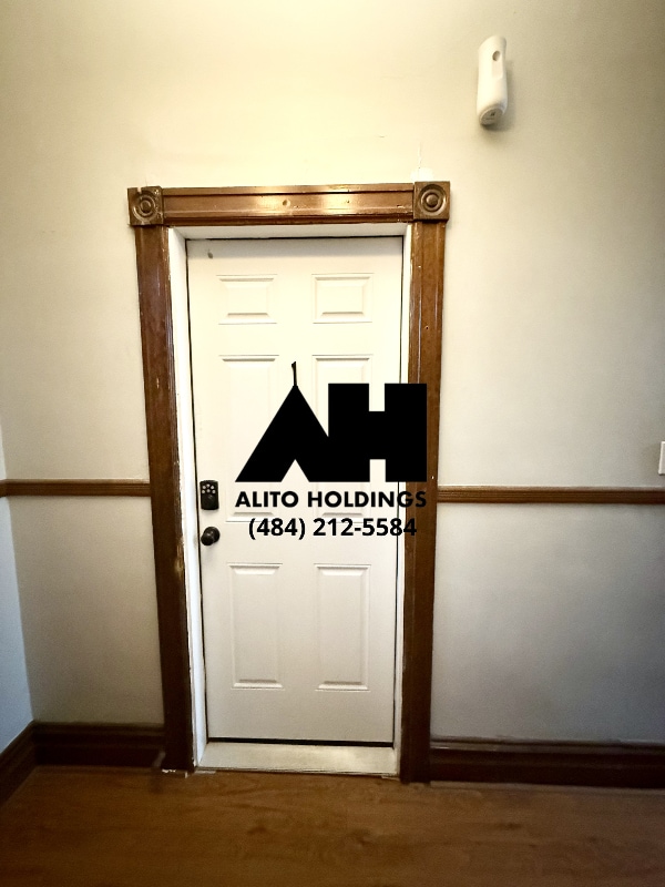 Building Photo - 104 N 10th St